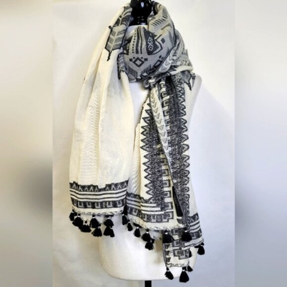 Weekend max mara Cotton/ linen blend Aztec print scarf with tassles - Picture 2 of 2